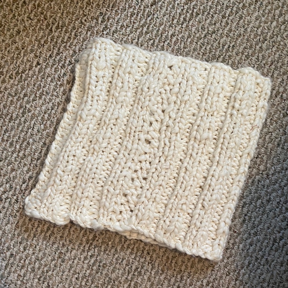 Cream Colored American Eagle Infinity Knit Scarf